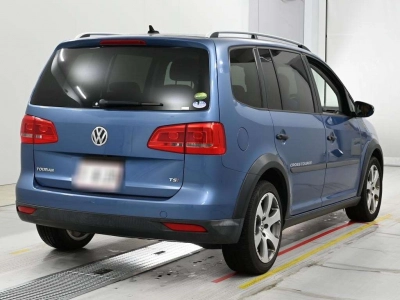 VOLKSWAGEN GOLF TOURAN