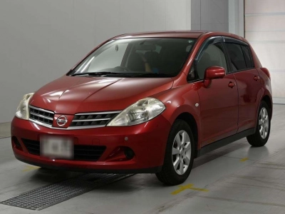 NISSAN TIIDA