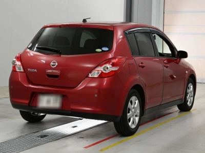 NISSAN TIIDA