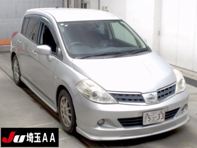 NISSAN TIIDA