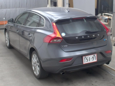 VOLVO V40
