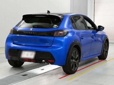 PEUGEOT 208