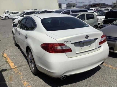 NISSAN FUGA