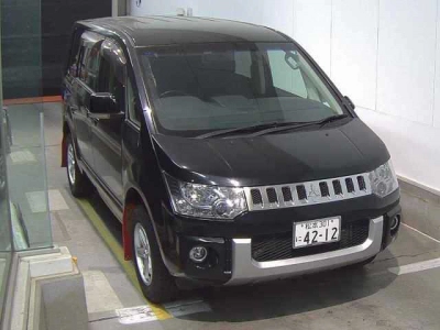 MITSUBISHI DELICA D:5