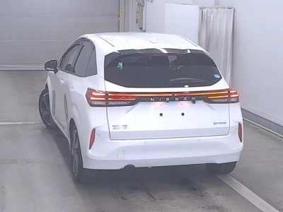 NISSAN AURA