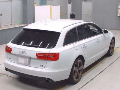 AUDI A6 AVANTE