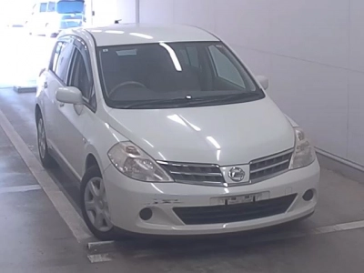 NISSAN TIIDA