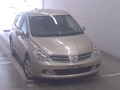 NISSAN TIIDA
