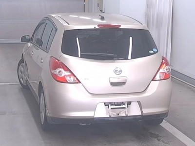 NISSAN TIIDA