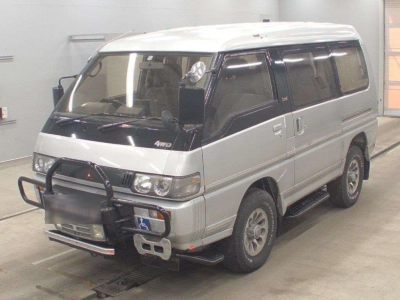 MITSUBISHI DELICA WAGON