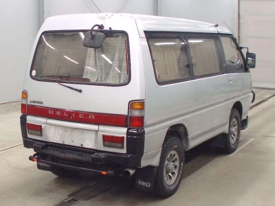 MITSUBISHI DELICA WAGON