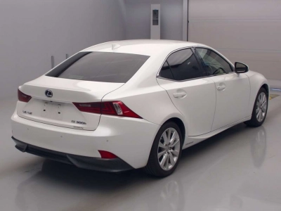 LEXUS IS