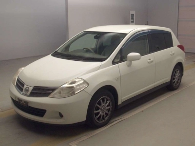 NISSAN TIIDA