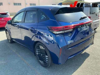 NISSAN AURA
