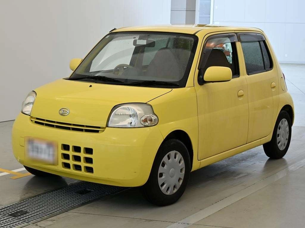 Daihatsu ESSE 2011