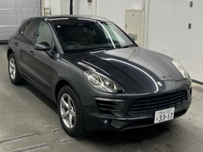 PORSCHE MACAN
