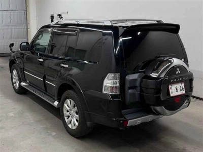 MITSUBISHI PAJERO