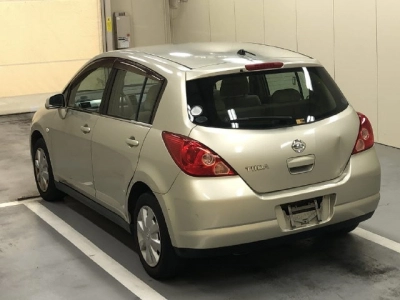 NISSAN TIIDA