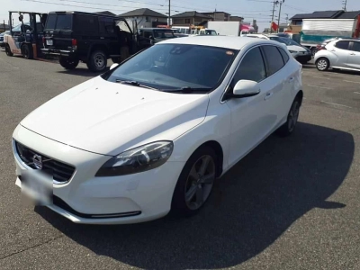 VOLVO V40