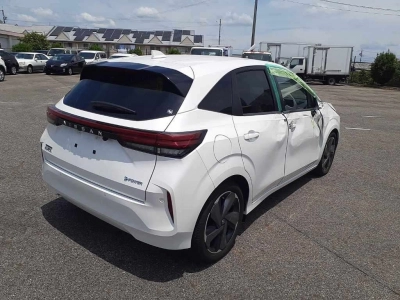 NISSAN AURA