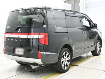 MITSUBISHI DELICA D:5