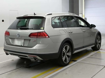 VOLKSWAGEN GOLF ALLTRACK