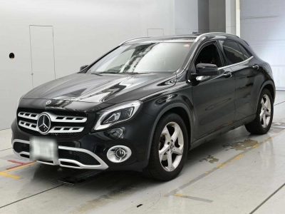 MERCEDES BENZ GLA