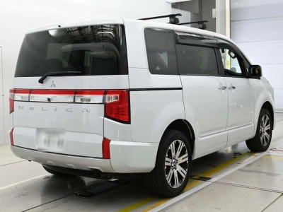 MITSUBISHI DELICA D:5
