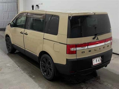 MITSUBISHI DELICA D:5