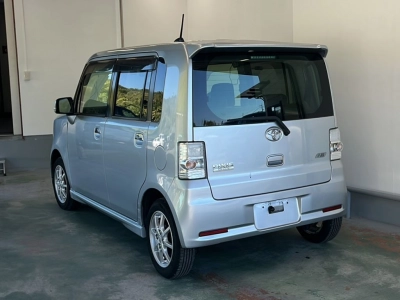 TOYOTA PIXIS SPACE