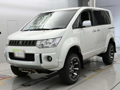 MITSUBISHI DELICA D:5