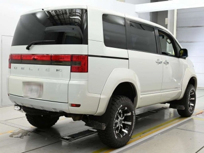 MITSUBISHI DELICA D:5