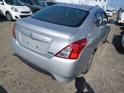 NISSAN TIIDA LATIO