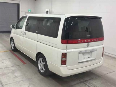 NISSAN ELGRAND