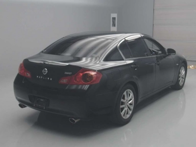 NISSAN SKYLINE