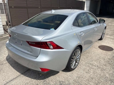 LEXUS IS