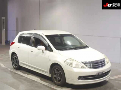 NISSAN TIIDA