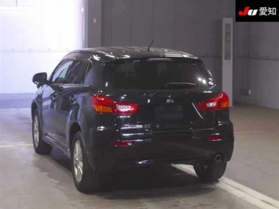MITSUBISHI RVR