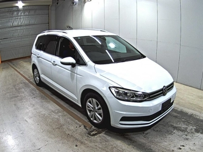 VOLKSWAGEN GOLF TOURAN