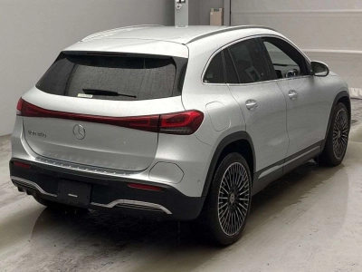 MERCEDES BENZ EQA