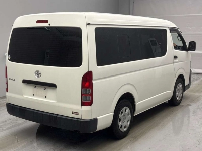 TOYOTA HIACE WAGON