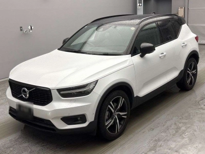 VOLVO XC40