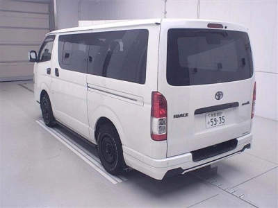 TOYOTA HIACE