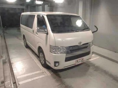 TOYOTA HIACE VAN