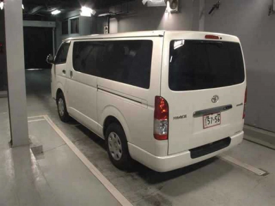 TOYOTA HIACE VAN