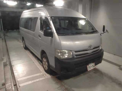 TOYOTA REGIUS VAN