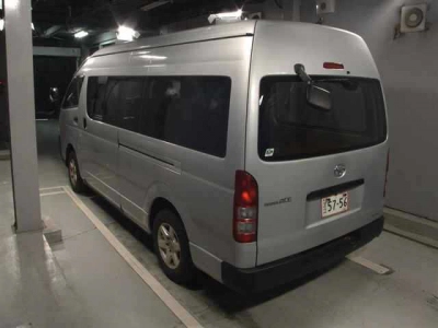 TOYOTA REGIUS VAN