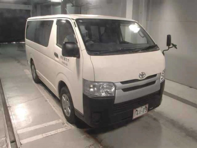 TOYOTA HIACE VAN