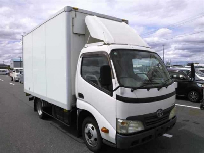 TOYOTA DYNA