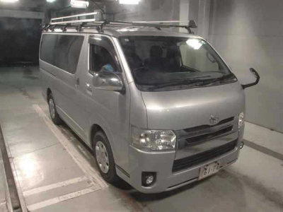TOYOTA REGIUS VAN
